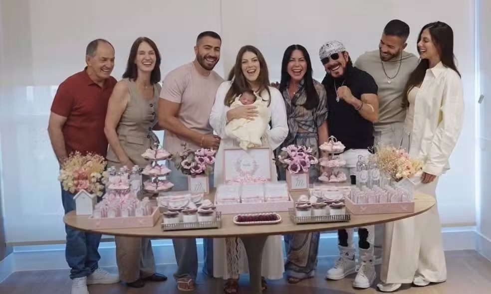 Filho de Bell Marques mostra primeiro encontro da família após nascimento da filha; veja vídeo