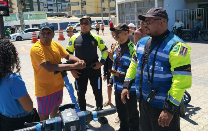 Salvador intensifica fiscalização de patinetes elétricos e bloqueia cinco contas durante ação no Farol da Barra