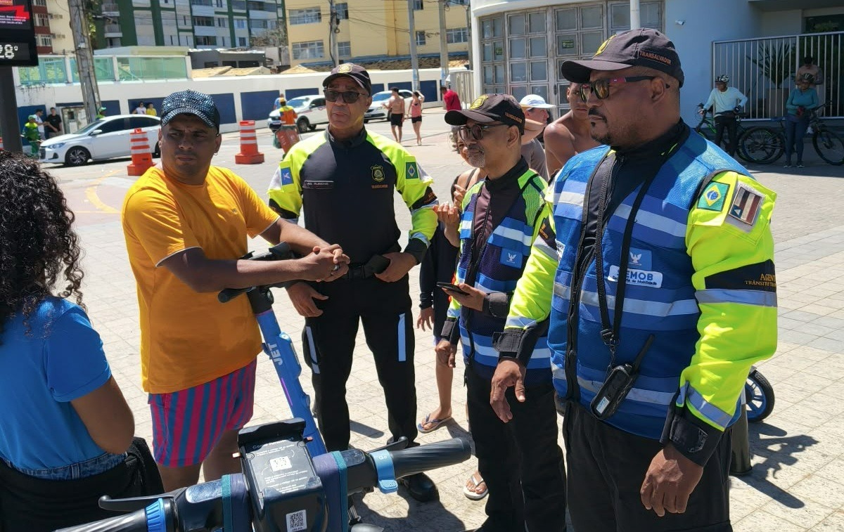 Salvador intensifica fiscalização de patinetes elétricos e bloqueia cinco contas durante ação no Farol da Barra