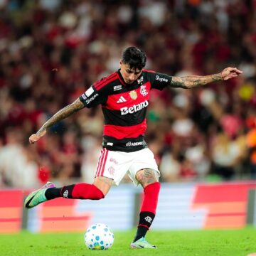 Flamengo vence o Vitória por 2 a 0 no Maracanã