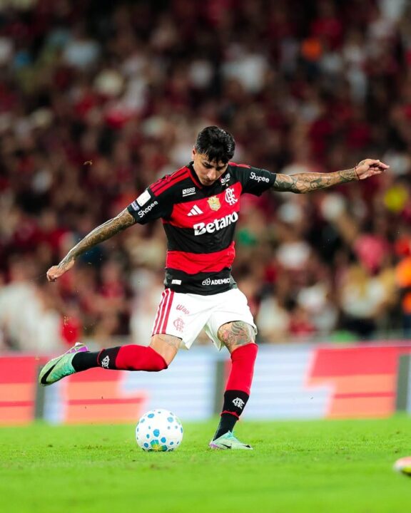 Flamengo vence o Vitória por 2 a 0 no Maracanã