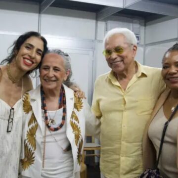 Encontro de titãs: Maria Bethânia, Margareth Menezes, Paulinho da Viola e Marisa Monte se encontram em bastidores de festival no RJ
