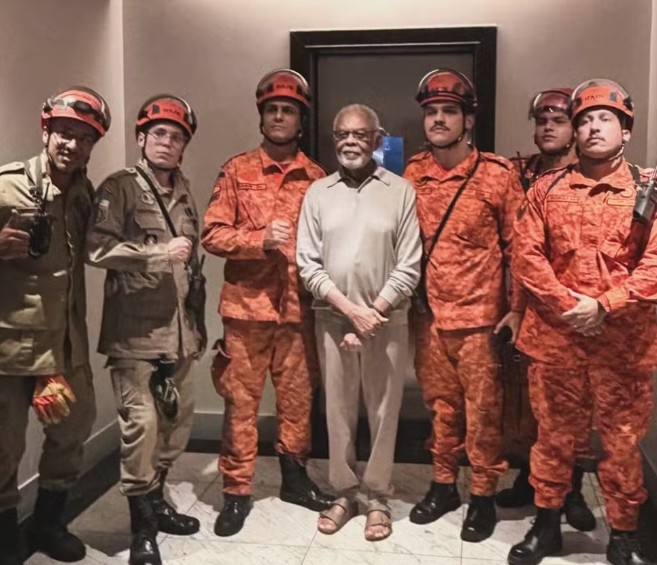 Gilberto Gil fica preso em elevador no Rio e acaba tendo que acionar os bombeiros