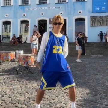 Influenciador japonês que viralizou dançando hits brasileiros desembarca em Salvador