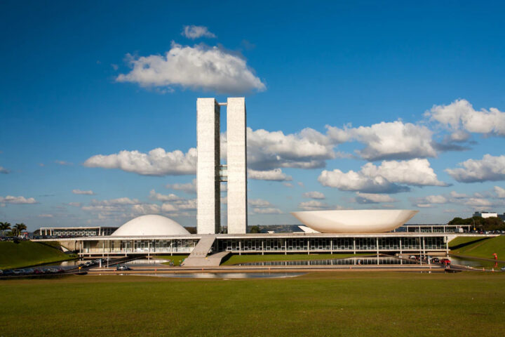 Congresso analisa fim da escala 6×1, ‘taxa das blusinhas’ e outras pautas importantes nesta semana