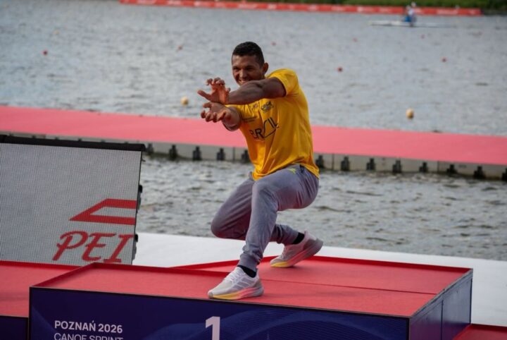 Baiano Isaquias Queiroz é campeão mundial no C1 500m na Polônia