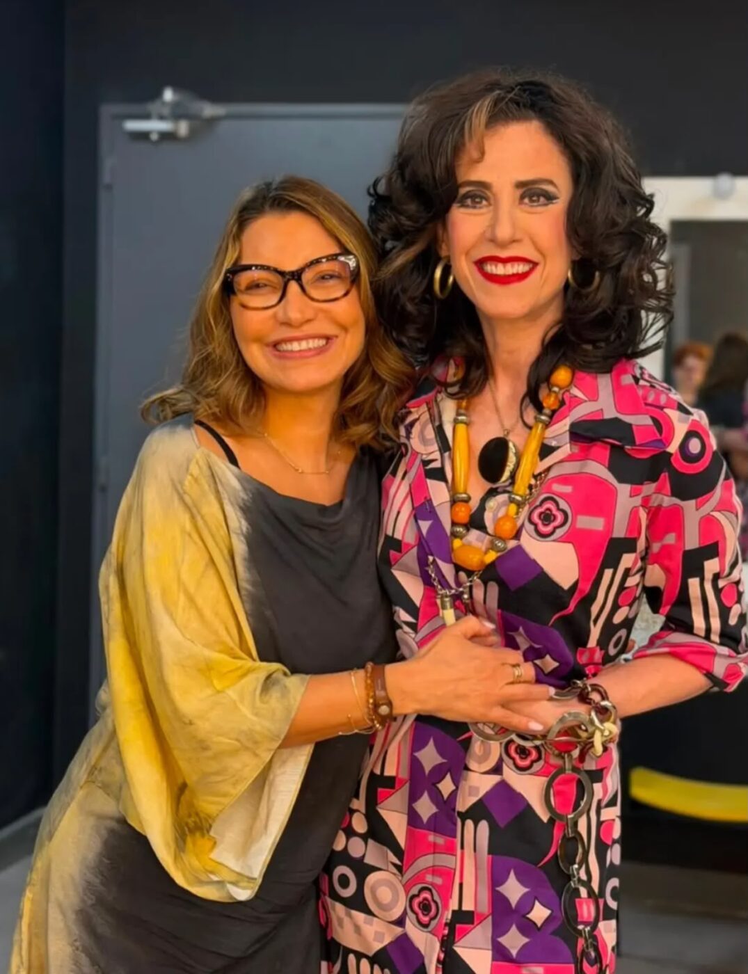 Janja da Silva prestigia espetáculo de Fernanda Torres no TCA, em Salvador
