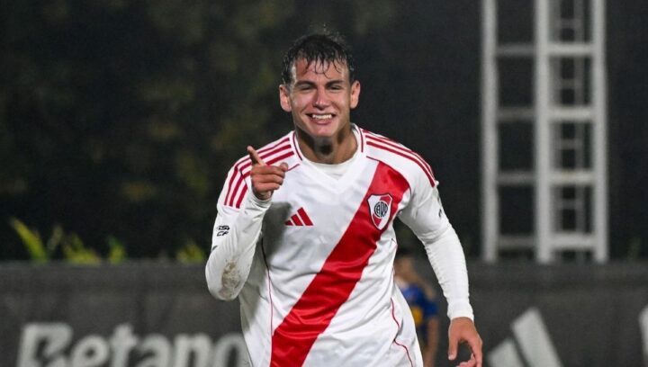 Flamengo contrata atacante argentino de 19 anos do River Plate
