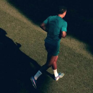 Sem clube após deixar o Manchester United, atacante de 26 anos treina em clube da 10ª divisão