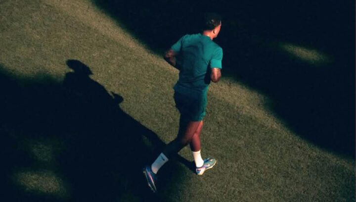 Sem clube após deixar o Manchester United, atacante de 26 anos treina em clube da 10ª divisão