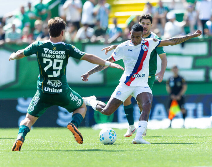 Em jogo de seis gols, Bahia e Chapecoense empatam na Arena Condá