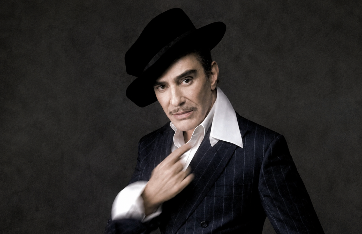 John Galliano recusa ser tema de exposição no MET 2027 após críticas: “Não é o momento”