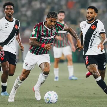 John Kennedy, do Fluminense, volta a ser internado após cirurgia no joelho