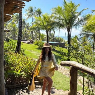Juliana Paes se despede de temporada em Itacaré após dias de descanso em família