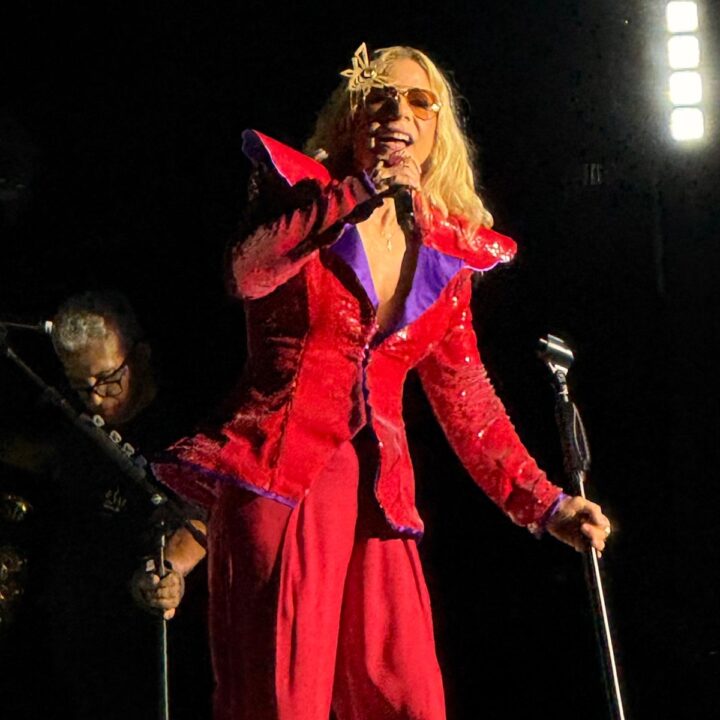 Kid Abelha emociona fãs com show repleto de sucessos na Arena Fonte Nova
