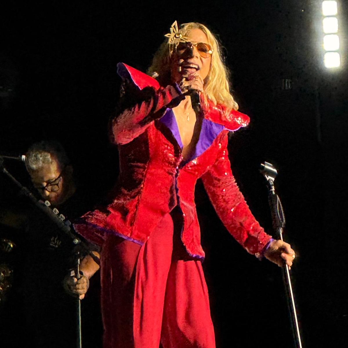 Kid Abelha emociona fãs com show repleto de sucessos na Arena Fonte Nova