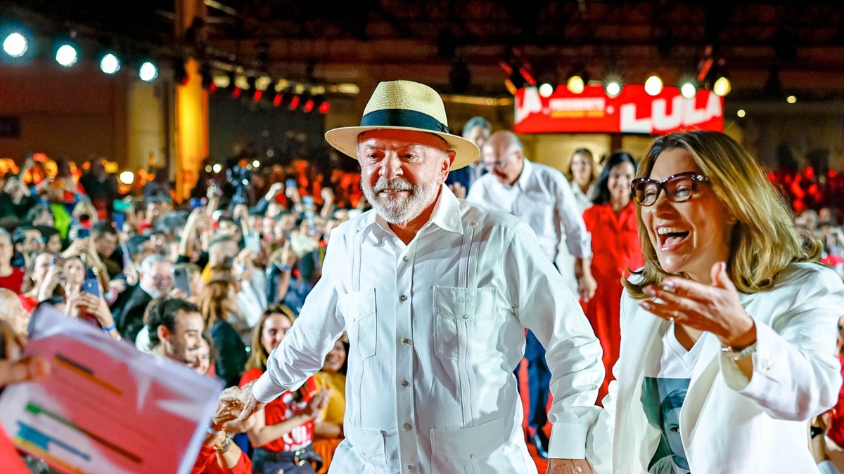 PT oficializa Lula como candidato à Presidência