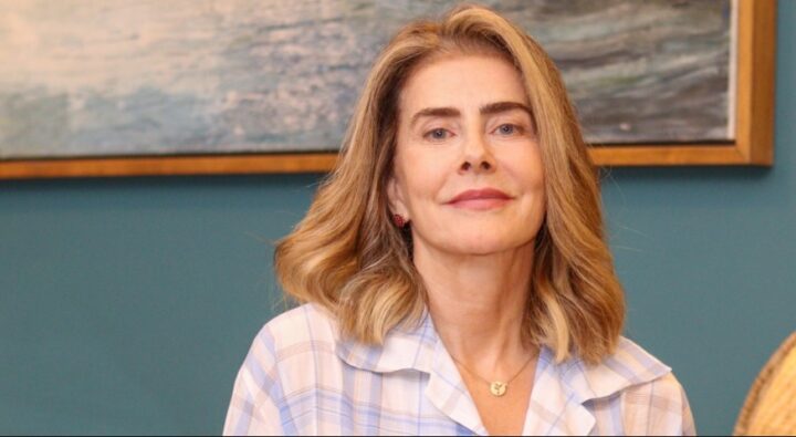 Maitê Proença revela que sofreu com demissão súbita da Globo: “Entrei com 20 anos, fui demitida com 60”
