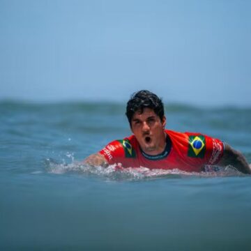 Gabriel Medina sofre corte na cabeça em treino antes de etapa da WSL no Taiti