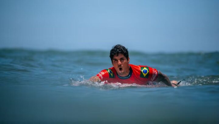 Gabriel Medina sofre corte na cabeça em treino antes de etapa da WSL no Taiti