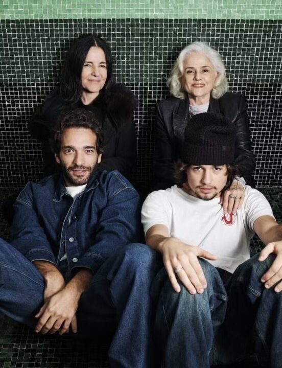 Aos 20 anos, filho de Wagner Moura estreia como ator ao lado de Marieta Severo