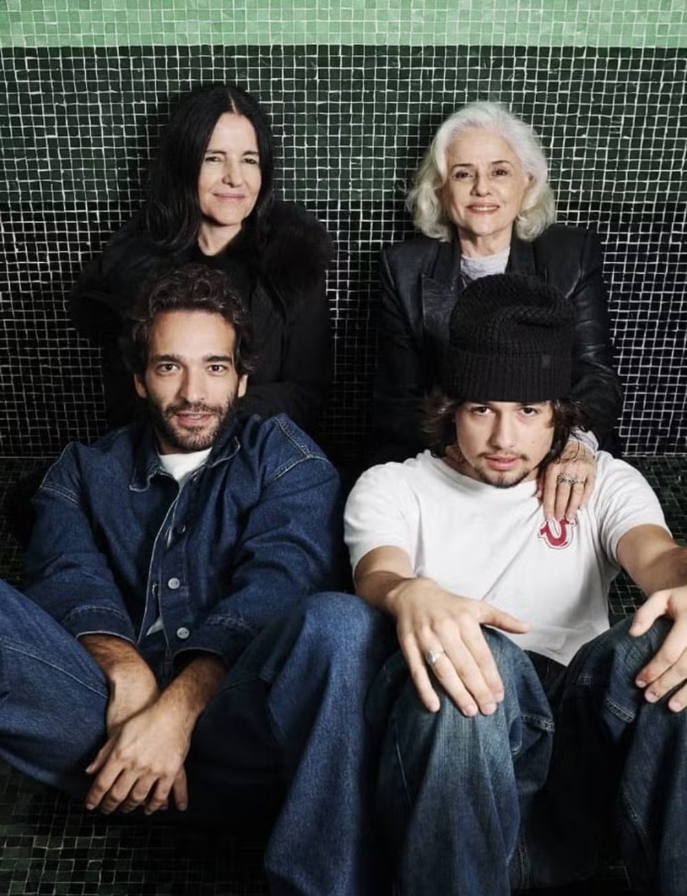 Aos 20 anos, filho de Wagner Moura estreia como ator ao lado de Marieta Severo