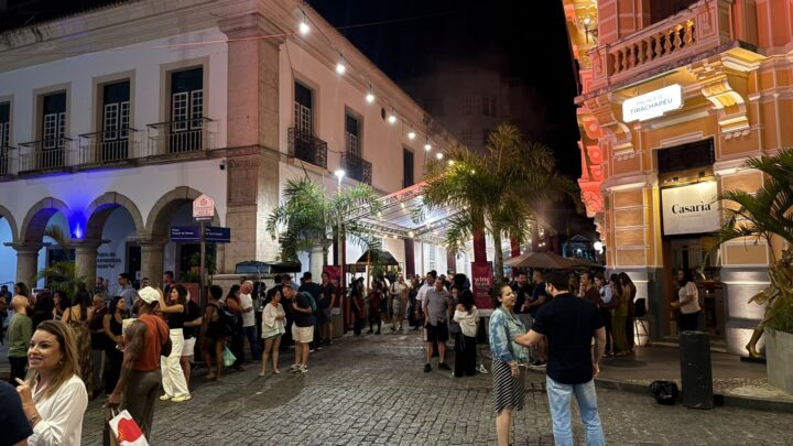 Rua Chile recebe festival de vinhos com degustações, gastronomia e música; veja fotos