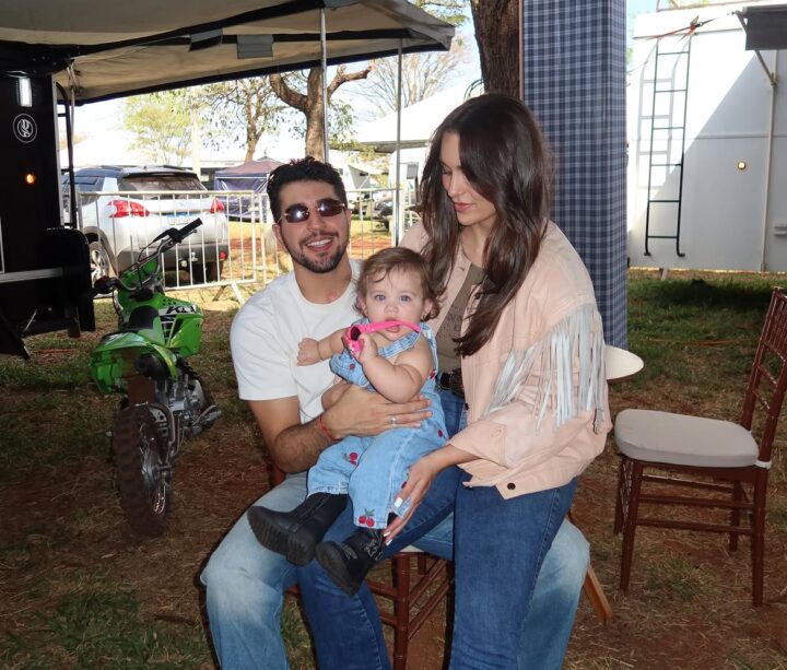 Rafa Kalimann monta camping para amigos e família na Festa do Peão de Barretos