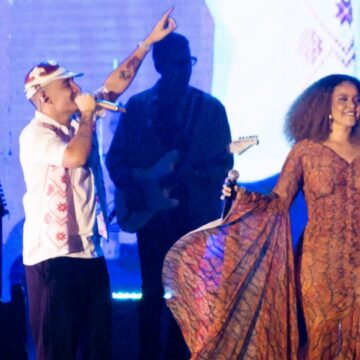 Rachel Reis faz dueto surpresa com João Gomes ao som de “Sexy Yemanjá” em festival; confira