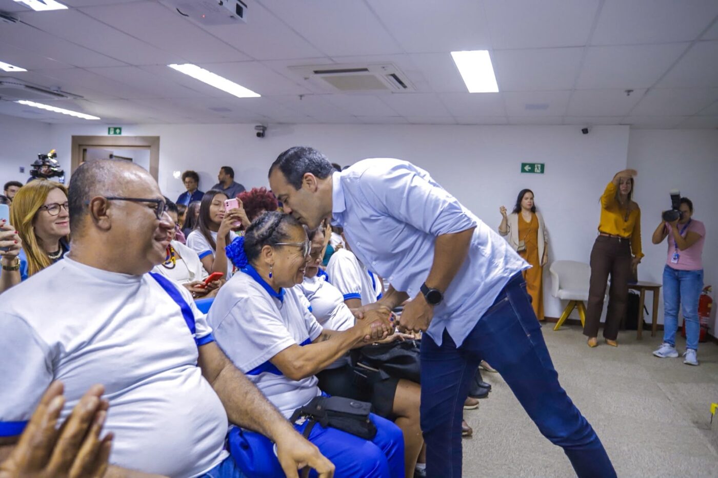 Prefeitura de Salvador cria Bolsa Presença para estudantes da EJA da rede municipal
