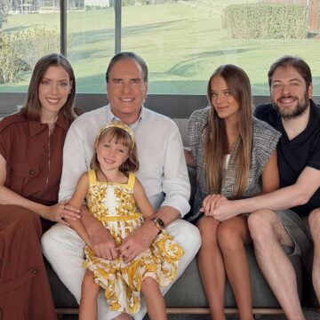 Roberto Justus reúne filhos e netos para comemorar o Dia dos Pais