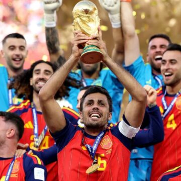 Barcelona entra na disputa com o Real Madrid pela contratação de craque espanhol, diz jornal