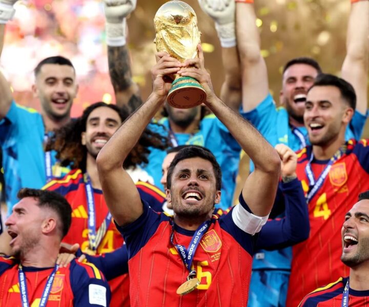 Barcelona entra na disputa com o Real Madrid pela contratação de craque espanhol, diz jornal