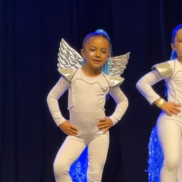 Liz Improta faz primeira apresentação de dança sem adulto no palco e encanta em evento
