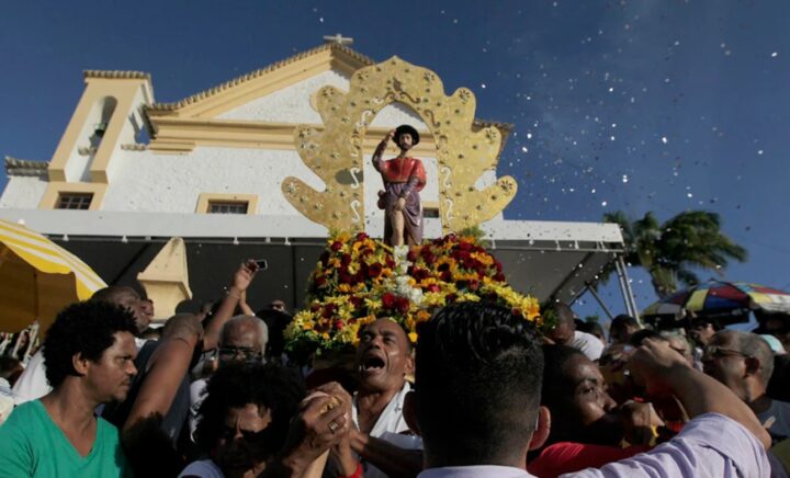 Festa de São Roque celebra tradição com missas e procissão neste domingo (16); confira programação