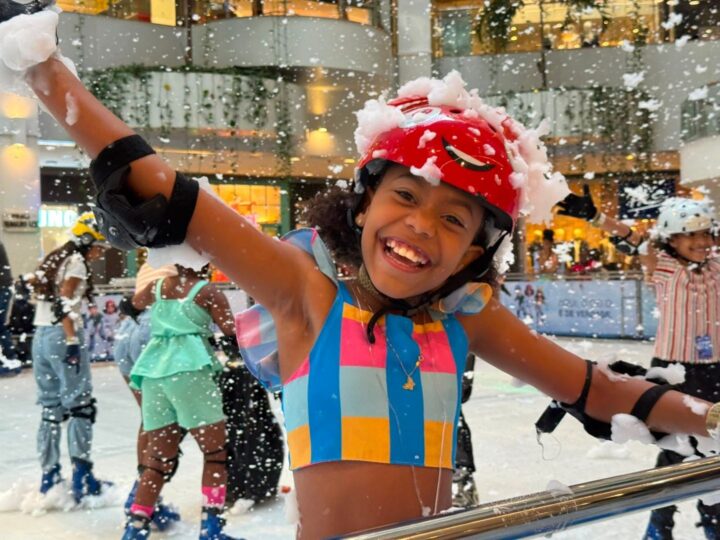 Shopping Barra recebe crianças e adolescentes do Calabar para sessão em pista de gelo