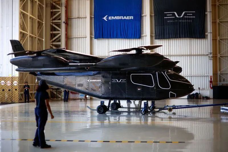 ‘Carro voador’ da Embraer faz primeiro voo de transição da aeronave elétrica