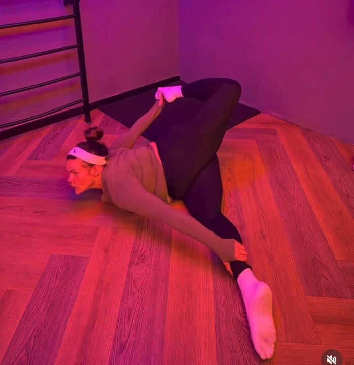 Thais Carla exibe flexibilidade após eliminar 112 kg e web reage: “Se eu fizer, não volto ao normal”