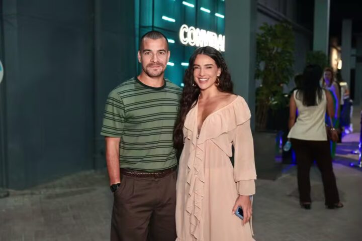 Thiago Martins assume namoro com musa do carnaval e ex de Nicolas Prattes