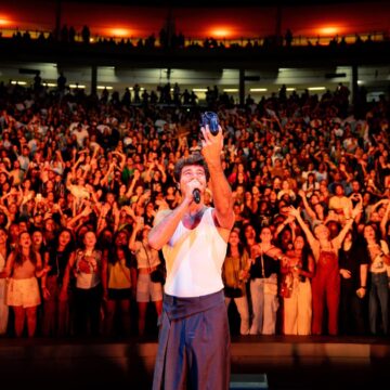 Tiago Iorc celebra 10 anos de ‘Troco Likes’ com Concha Acústica lotada em Salvador