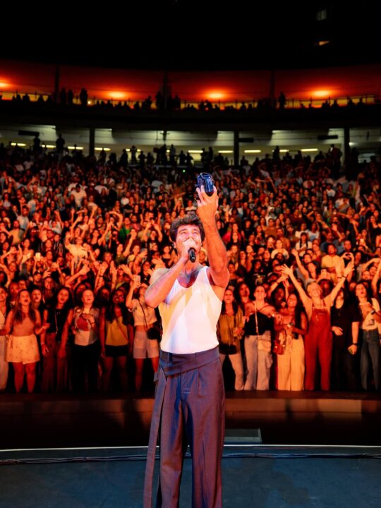 Tiago Iorc celebra 10 anos de ‘Troco Likes’ com Concha Acústica lotada em Salvador