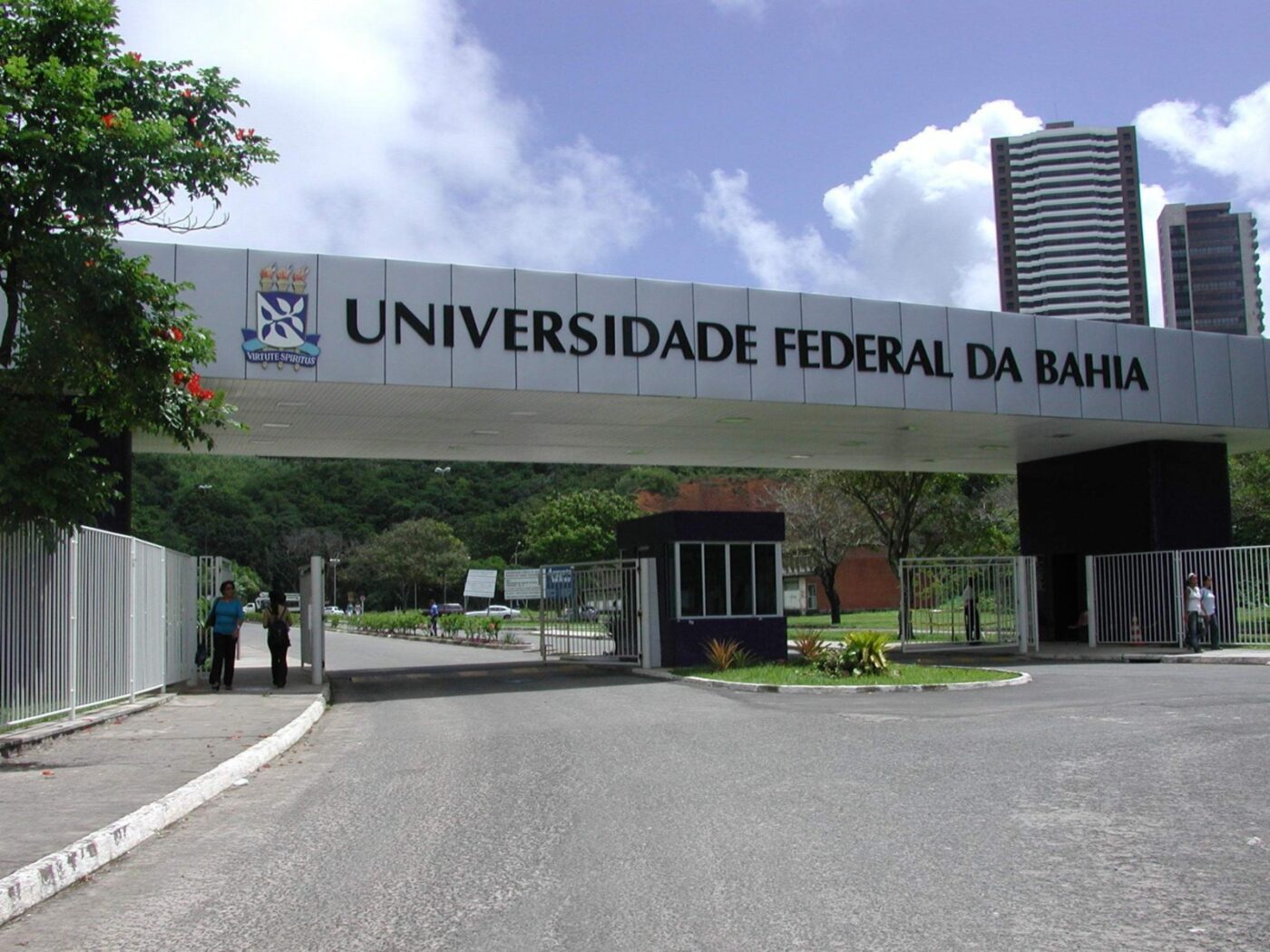 UFBA cria centros de atendimento para auxiliar estudantes durante período de matrícula