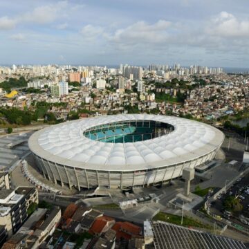 Arena Fonte Nova e monumentos de Salvador ganham iluminação lilás pelos 20 anos da Lei Maria da Penha