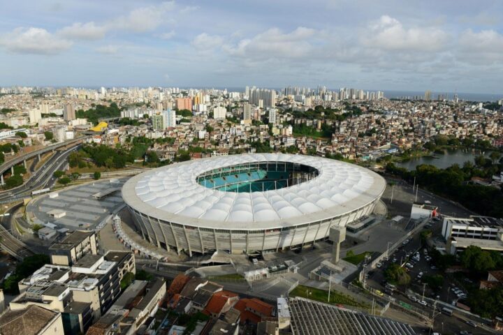 Arena Fonte Nova e monumentos de Salvador ganham iluminação lilás pelos 20 anos da Lei Maria da Penha