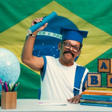 Prefeitura de Salvador realiza sessão de fotos especial para alunos da EJA