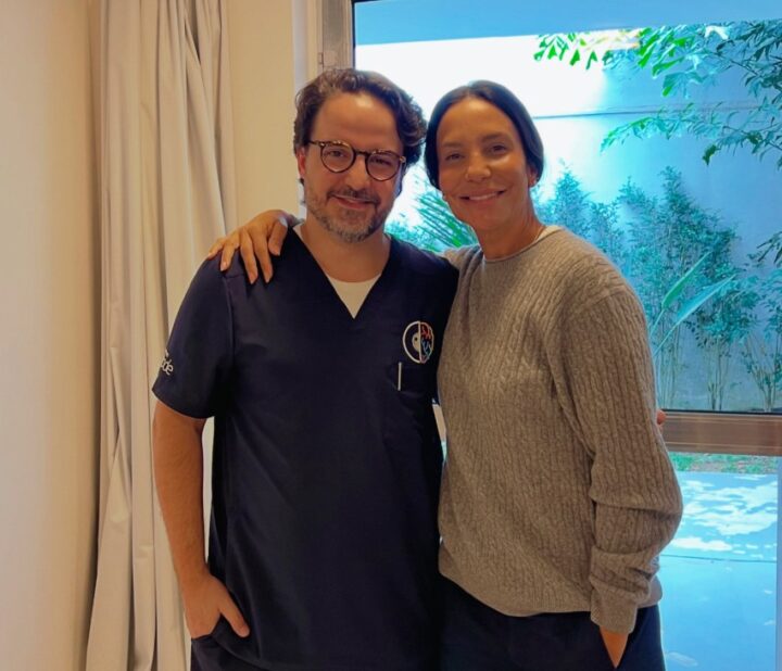Antes de embarcar para Portugal, Ivete Sangalo se consulta com optometrista para cuidar da saúde dos olhos