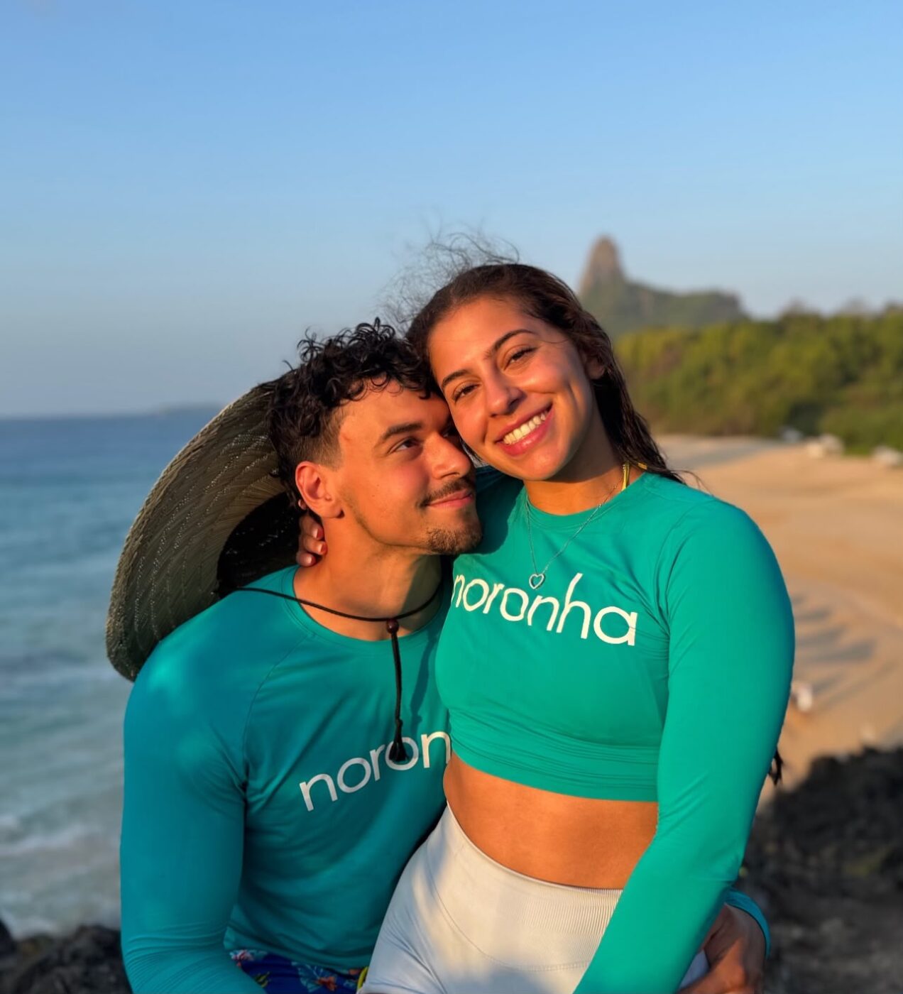 Filho de Carla Perez e Xanddy curte lua de mel em Fernando de Noronha após casamento na Bahia