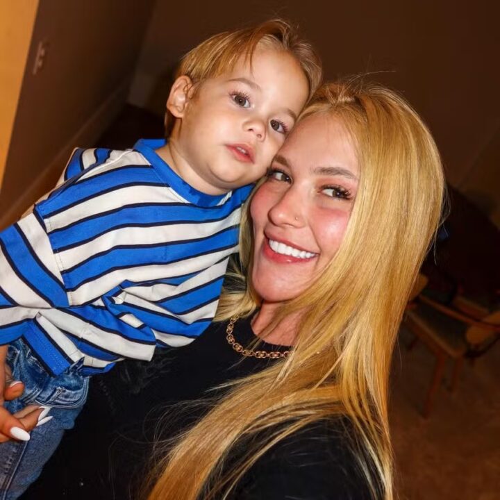 Virginia Fonseca encanta seguidores em novos cliques com o filho caçula: “Com meu gato”