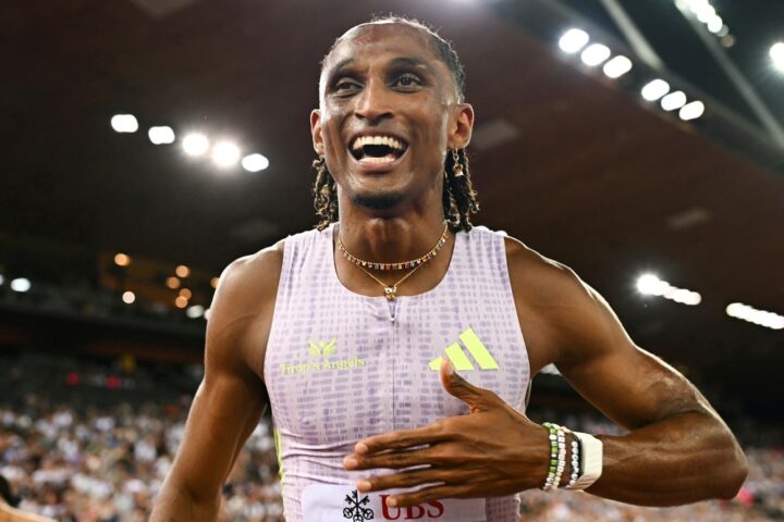 Alison dos Santos faz história e quebra recorde mundial nos 400m com barreiras