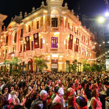 Festival de vinhos com degustações, gastronomia e música movimenta Rua Chile neste sábado; veja fotos